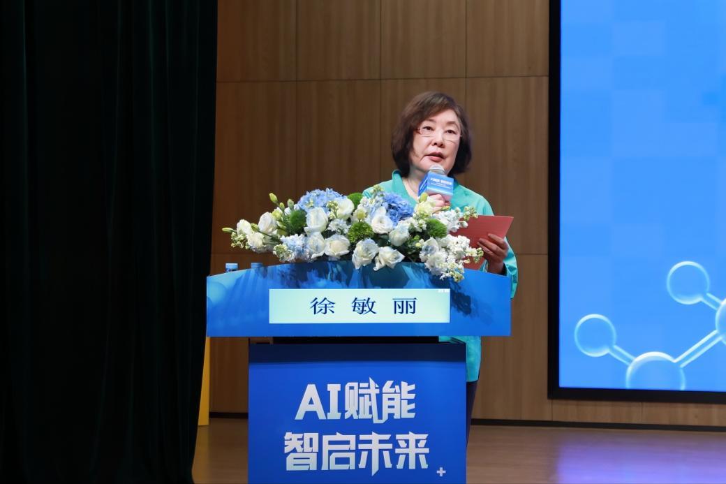 广东省医院协会学术继续教育部主任徐敏丽为论坛致开幕辞