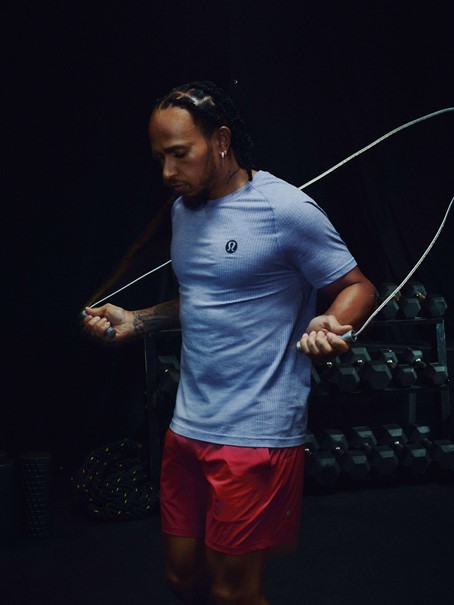 lululemon品牌大使汉密尔顿演绎Metal Vent Tech系列