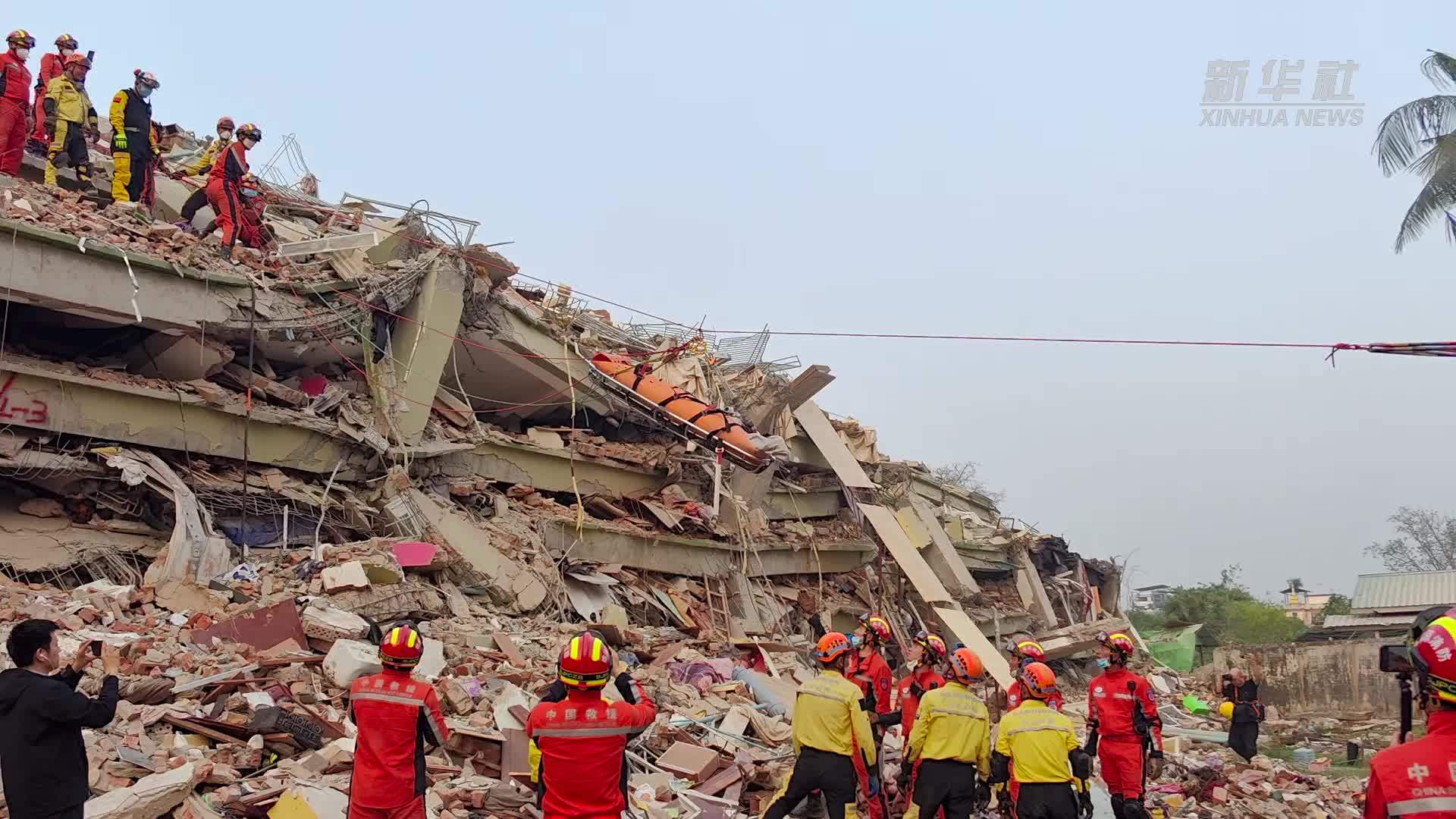 中方救援队在缅甸曼德勒成功救出一名孕妇