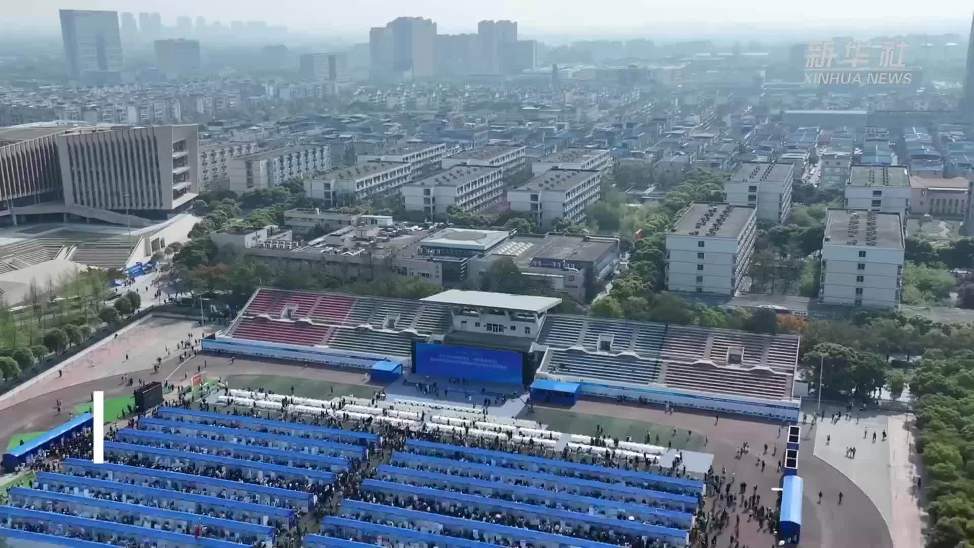 成渝地区专场高校毕业生春招会在蓉举行 提供岗位15万余个