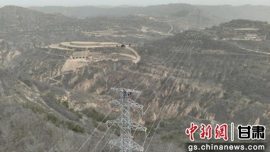 无人机“入职”高海拔输电检修　效率提升10倍