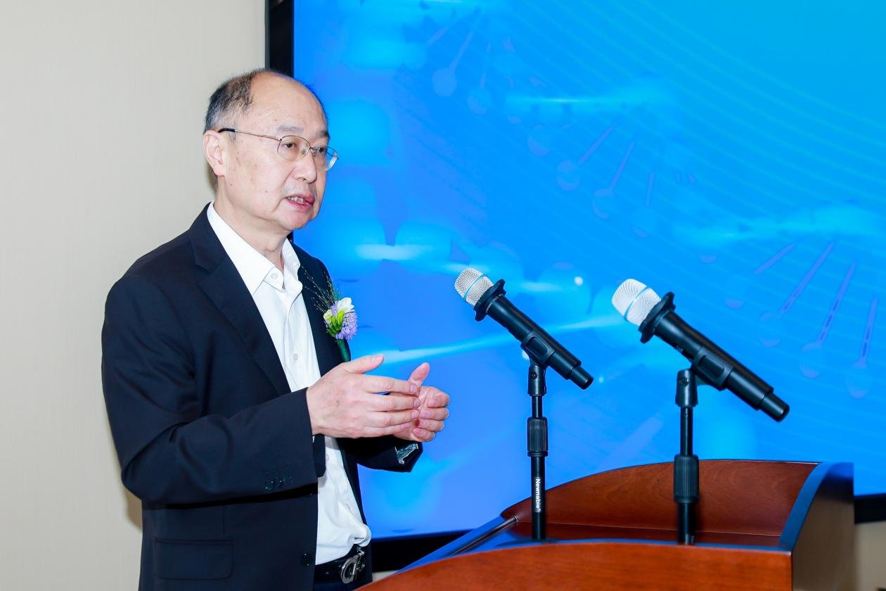 俄罗斯工程院外籍院士王一飞