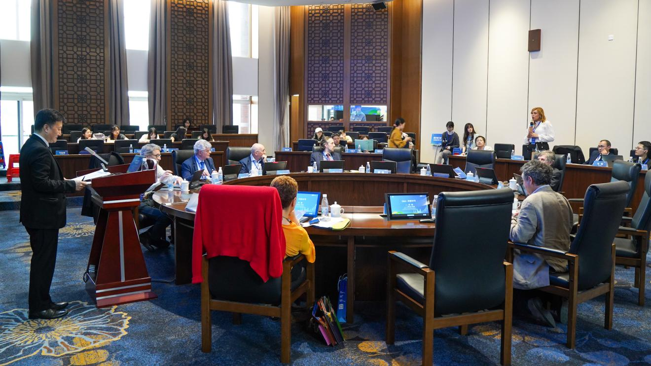 在“AI与管理社会学”法国国际法语社会学家协会特约分论坛现场，到场听众与学者互动