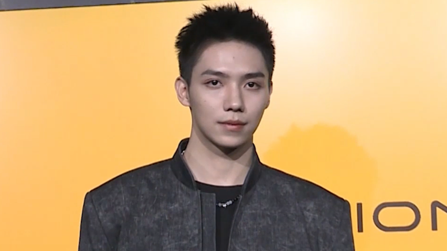 罗一舟亮相上海时装周 帅气演绎新中式时髦态度