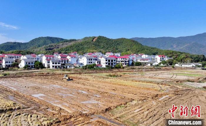 圖為江西省南昌市新建區高標準農田項目施工現場。　(資料圖)賀登毅 攝
