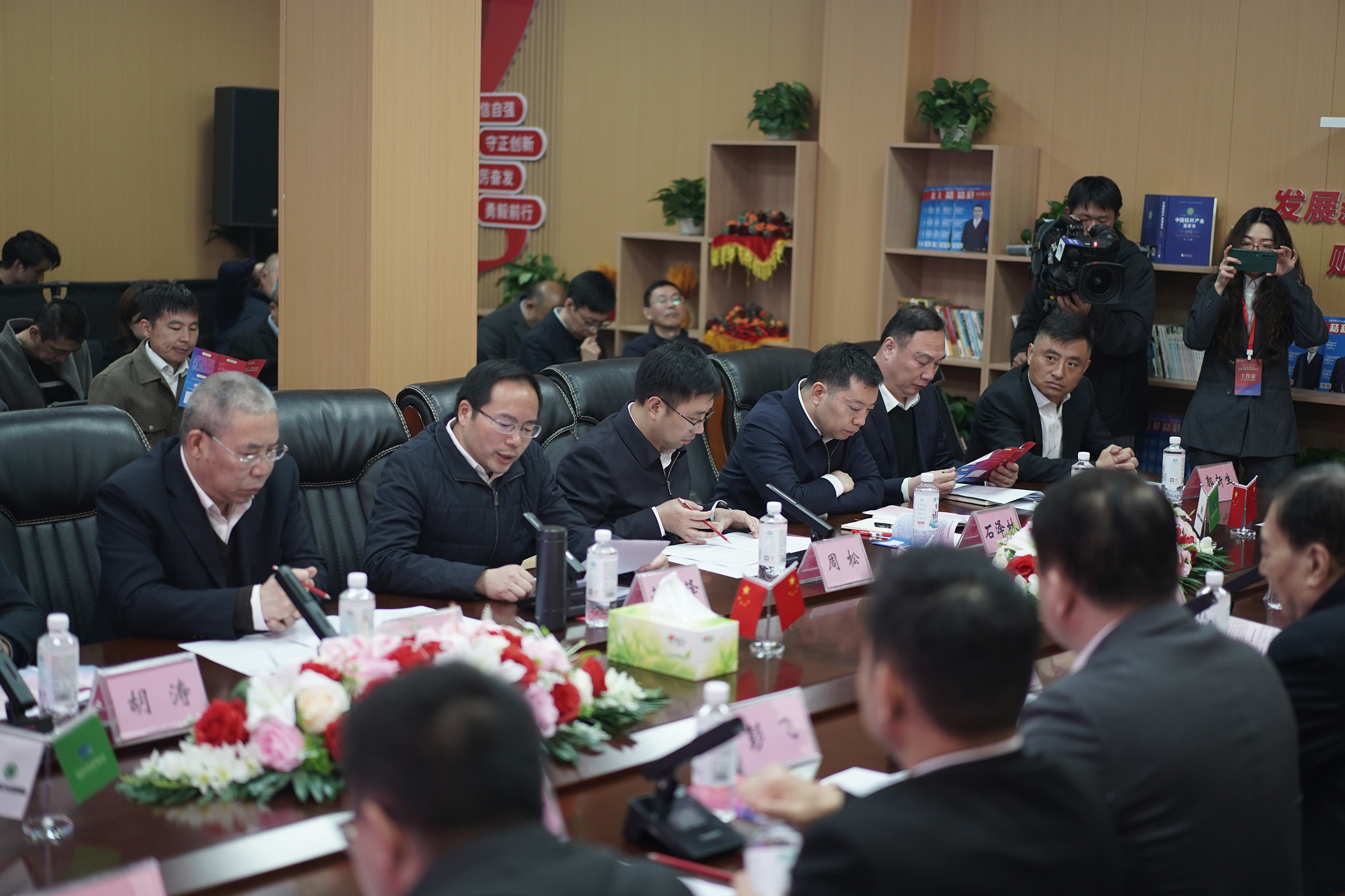 与会专家就秸秆资源利用进行深入探讨。