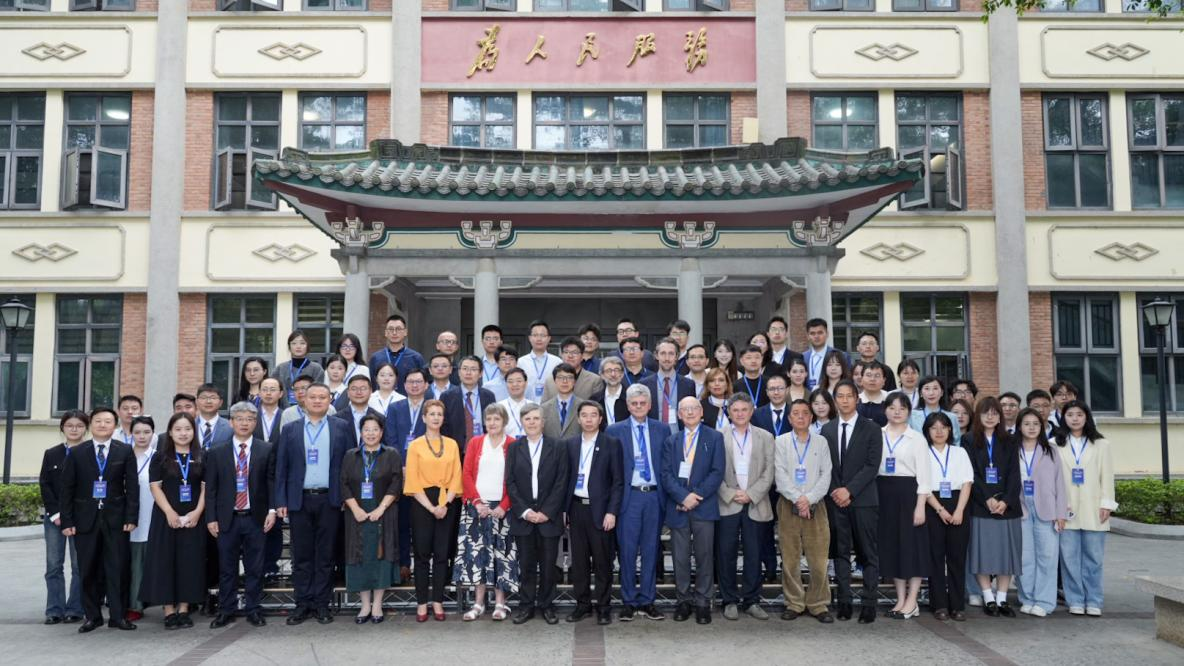 与会嘉宾大合影