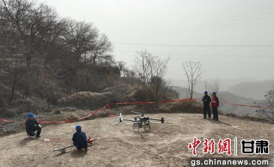 无人机“入职”高海拔输电检修　效率提升10倍