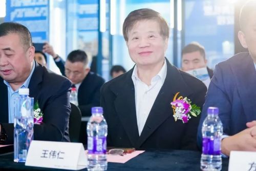 江苏省清洁服务行业协会执行会长王伟仁