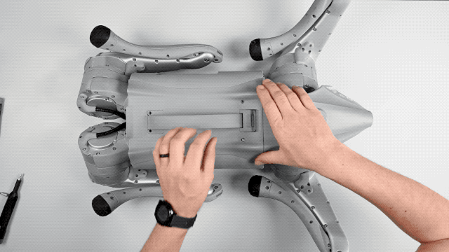 他们把宇树的网红机器狗“剥皮拆骨”,发现了它倒立行走的秘密