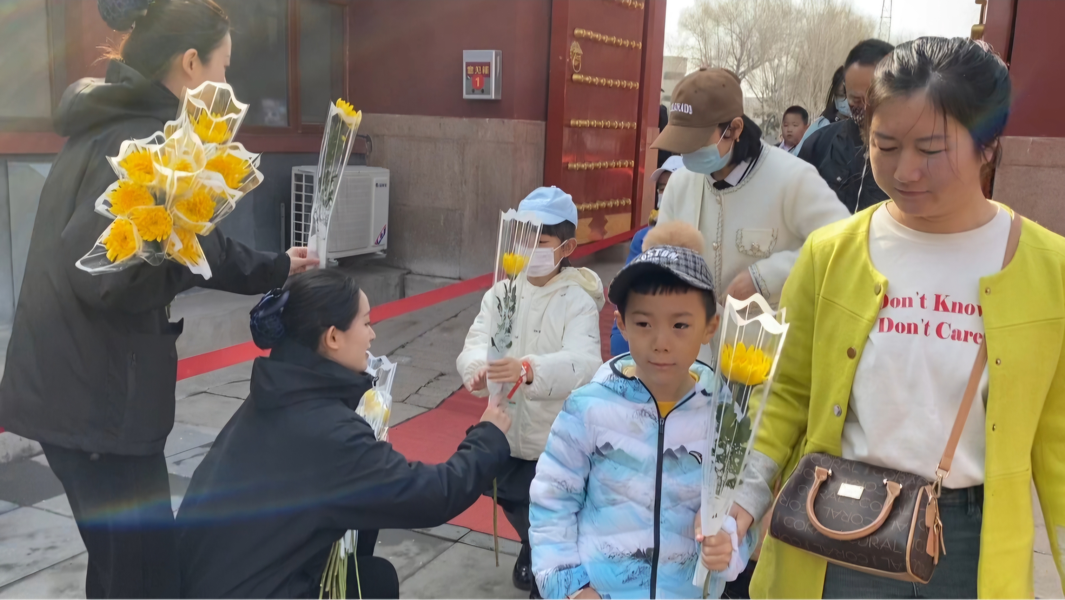 “清明诵读经典 传承文化”