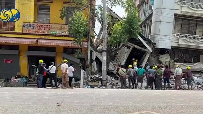 缅甸曼德勒余震不断，路人慌忙走避，救援受影响