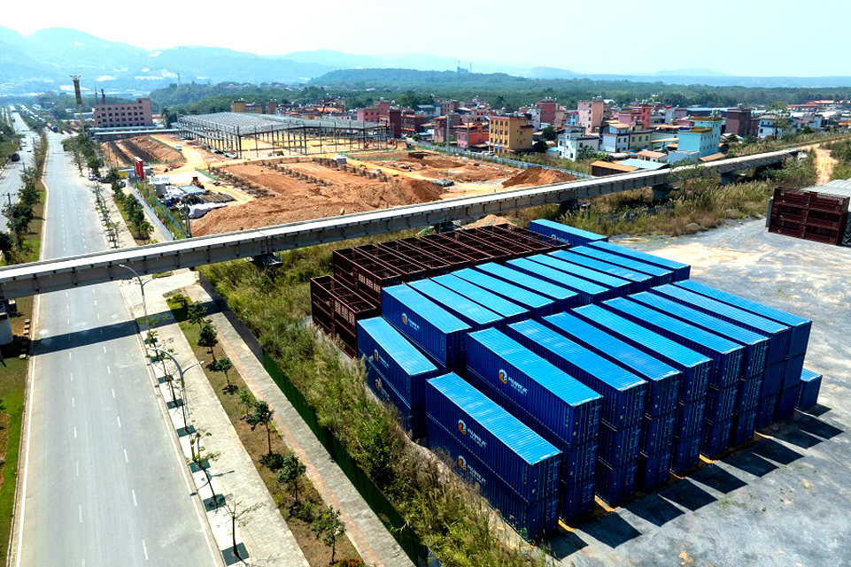 图五：瑞丽市畹町昇蓝跨境物流（加工）场站（3月26日 摄）。杨荣辉 摄