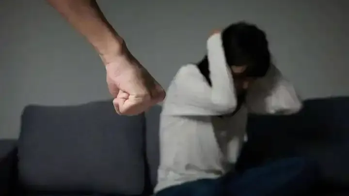 女子不堪忍受长期家暴“反杀”丈夫，徐维华让她的血与泪在量刑中被看见