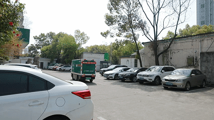 “中国邮政”无人快递配送车亮相九江共青城（图）