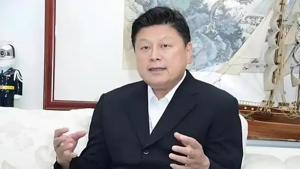 绿营民代占领主席台瘫痪议事，傅崐萁质问赖清德：是不是你的意思