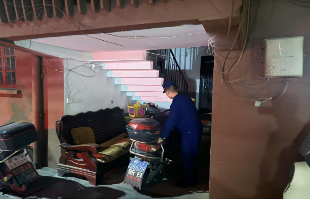 “飞线充电”、堵塞疏散通道 萍乡多个小区被曝光