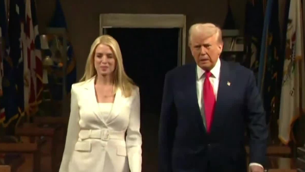 美国政客表示顺从，祈求特朗普别再打压，专家：众人皆知他报复心重