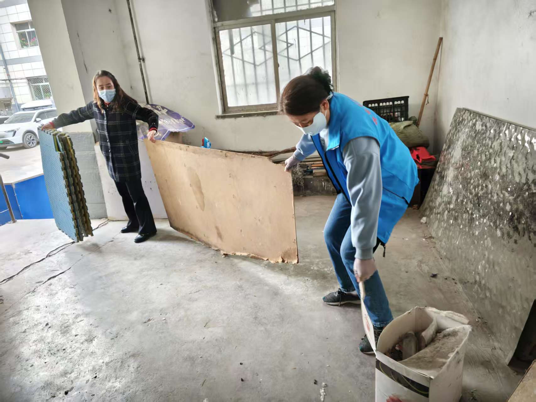 华亭社区开启隐患大排查 守住居民“安全线”