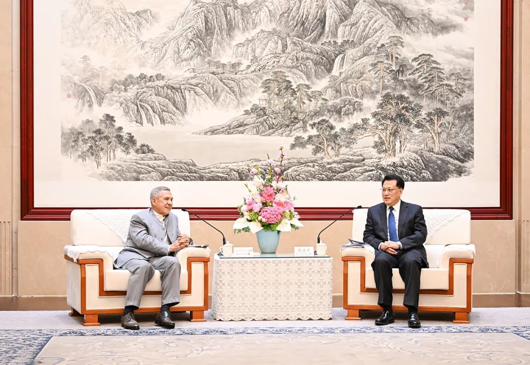 4月9日下午，市委书记袁家军会见俄罗斯鞑靼斯坦共和国行政长官明尼哈诺夫。 苏思 摄