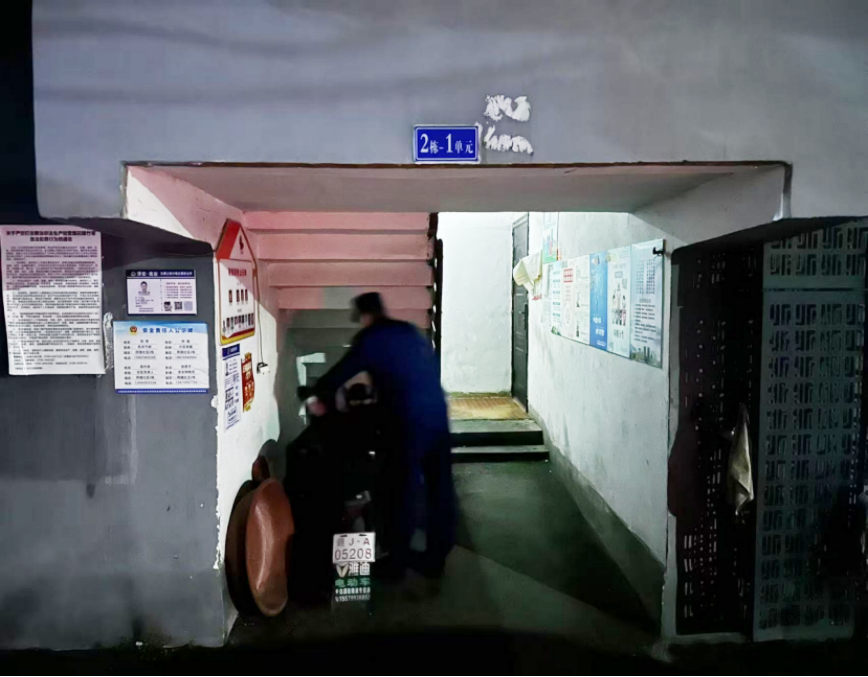 “飞线充电”、堵塞疏散通道 萍乡多个小区被曝光