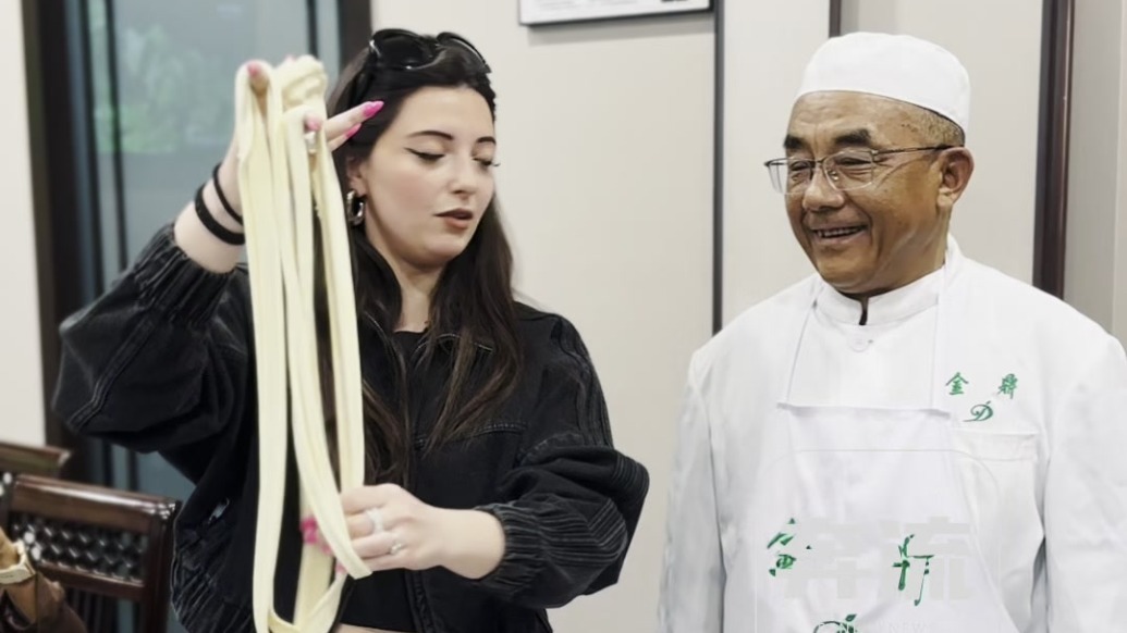 外国人在兰州感受地道烟火气