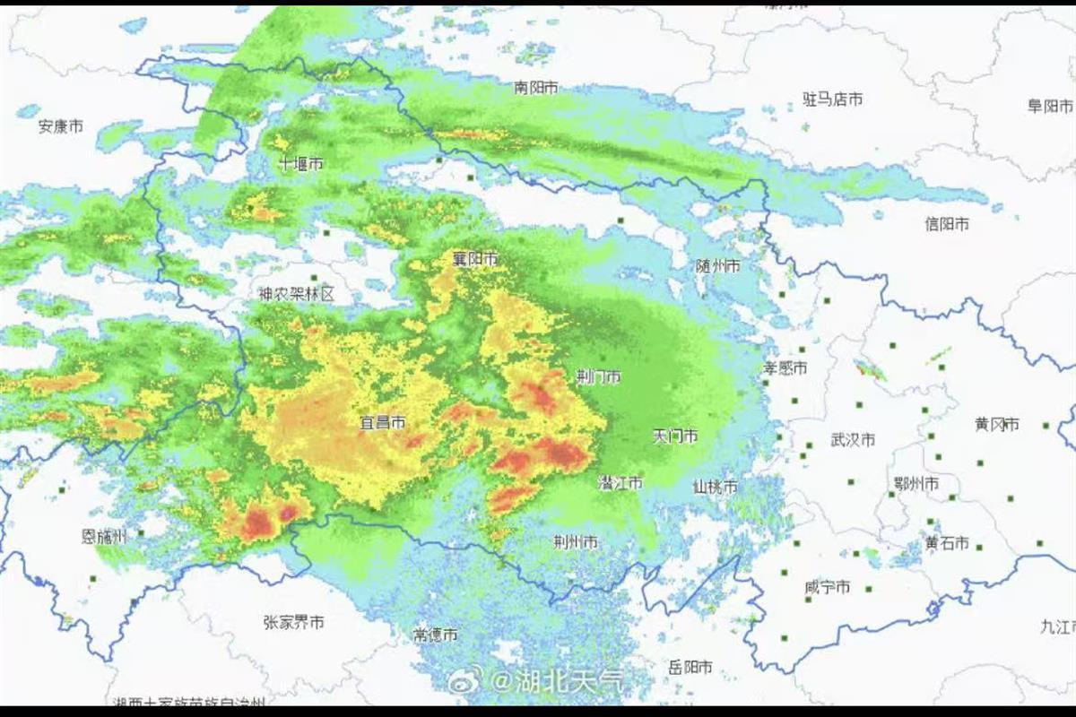 目前宜昌、潜江等地雷达回波较强，正向东部移动，注意防范强对流（图源：湖北天气）