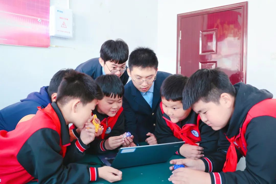 manbetx万博APP当教育回归本质这所学校如何破解“卷”与“不卷”的教育难题？(图4)