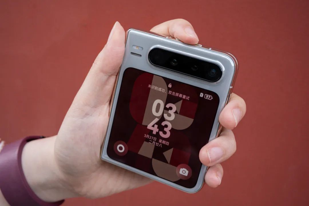 华为Pura X的这块屏幕,改变了什么?