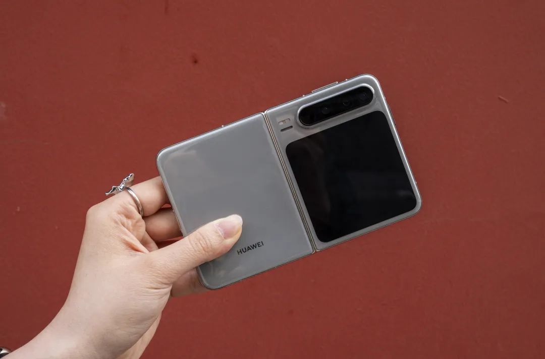 华为Pura X的这块屏幕,改变了什么?