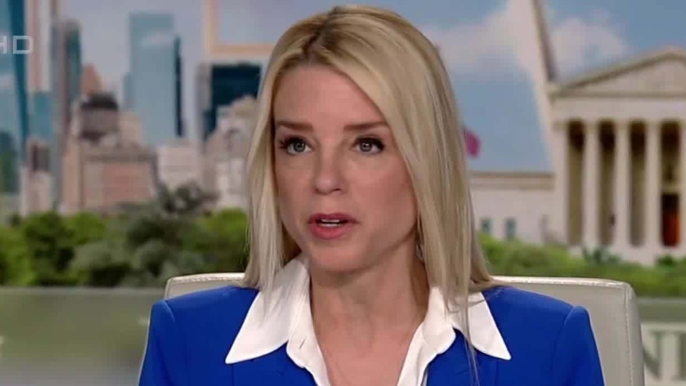 美司法部长：希望特朗普当总统20年，但他可能无法获得第三任期