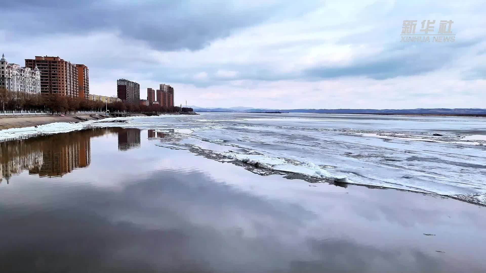 松花江“跑冰排”冰与水的交响