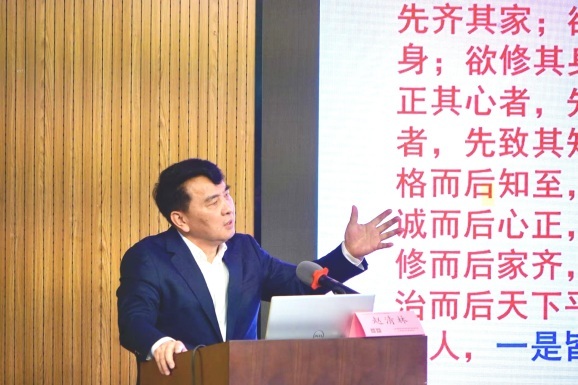 专家为江苏省少儿思政研学班授课 赵清林宣讲国防教育语言生动激情难掩