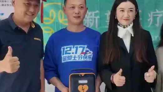 武汉救人外卖小哥获赠两台新AED：厂家会免费更换电极片