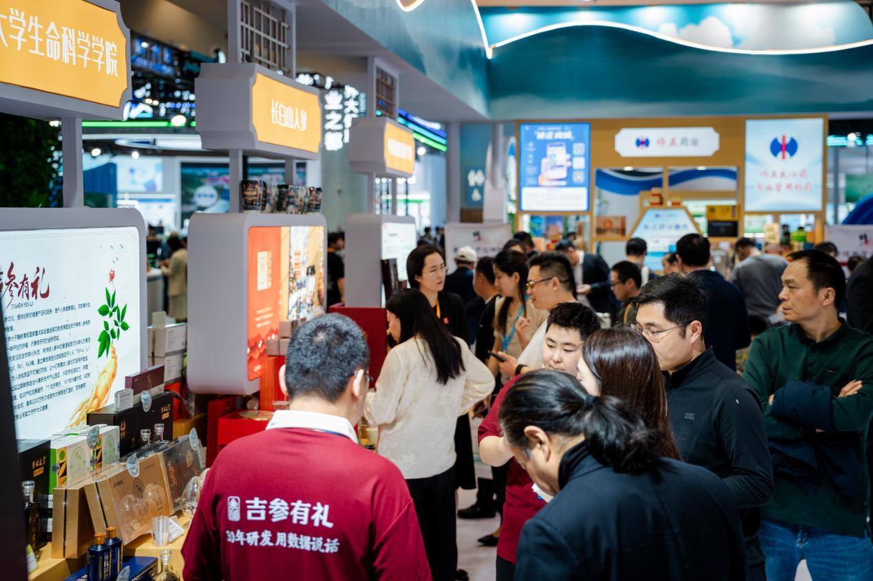 从北国春城，到黄鹤楼畔 长春“最强天团”闪耀2025世界大健康博览会