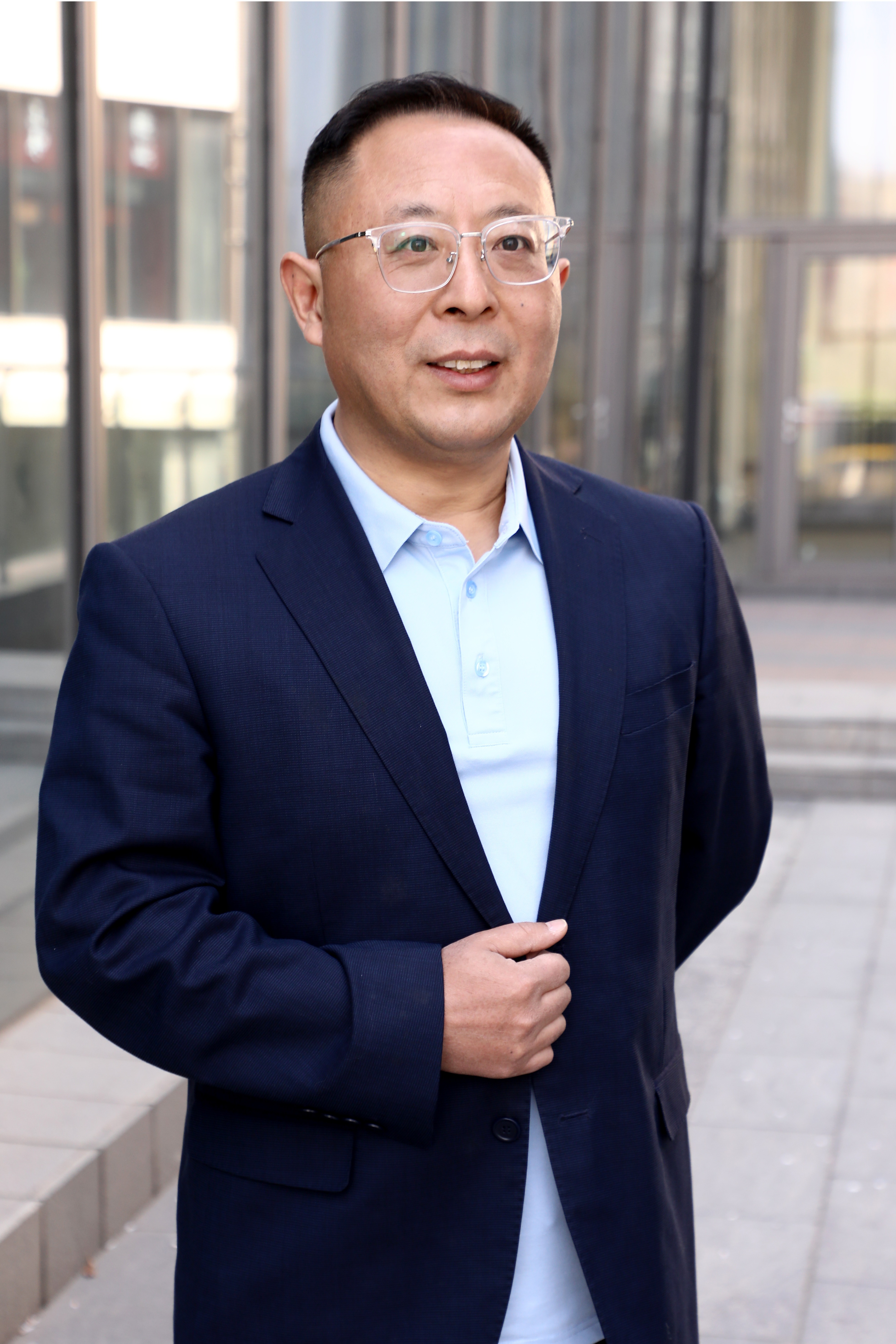 1、您好,请简要介绍一下您自己,好吗?