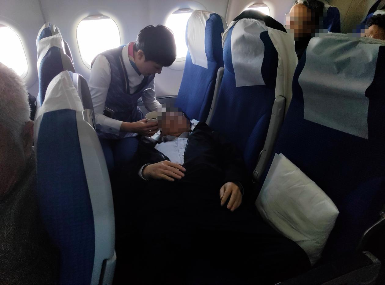 南航航班万米高空上演“暖心”救援
