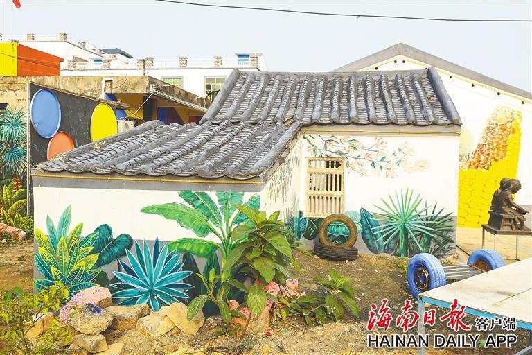 在海口江东新区“898艺术村”，这里成为游客打卡地。海南日报全媒体记者张茂 摄