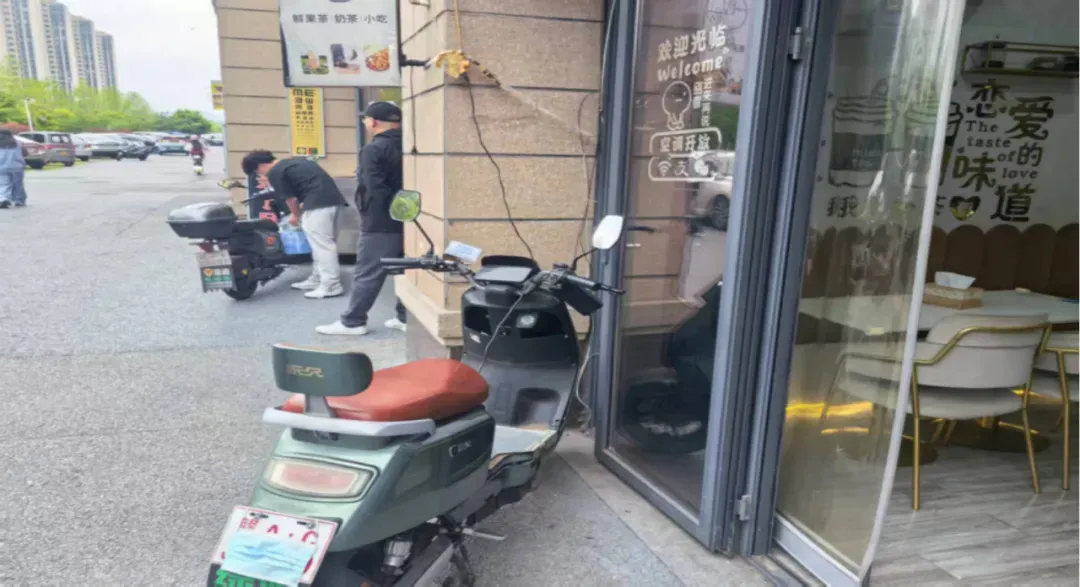 “飞线充电”、堵塞疏散通道 萍乡多个小区被曝光