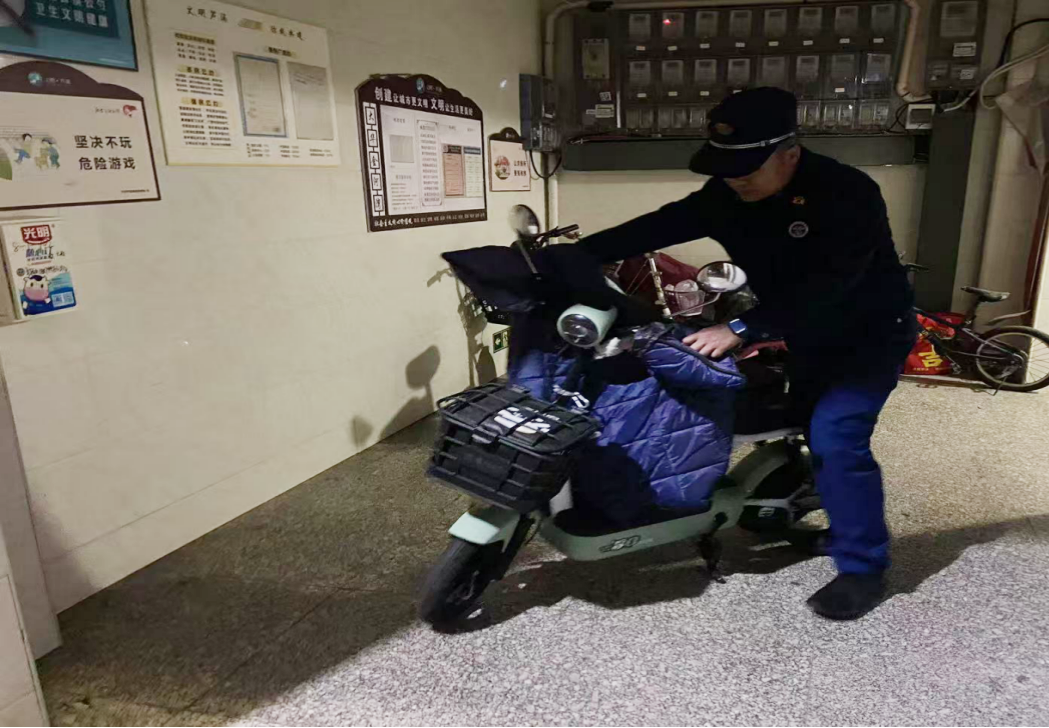 “飞线充电”、堵塞疏散通道 萍乡多个小区被曝光