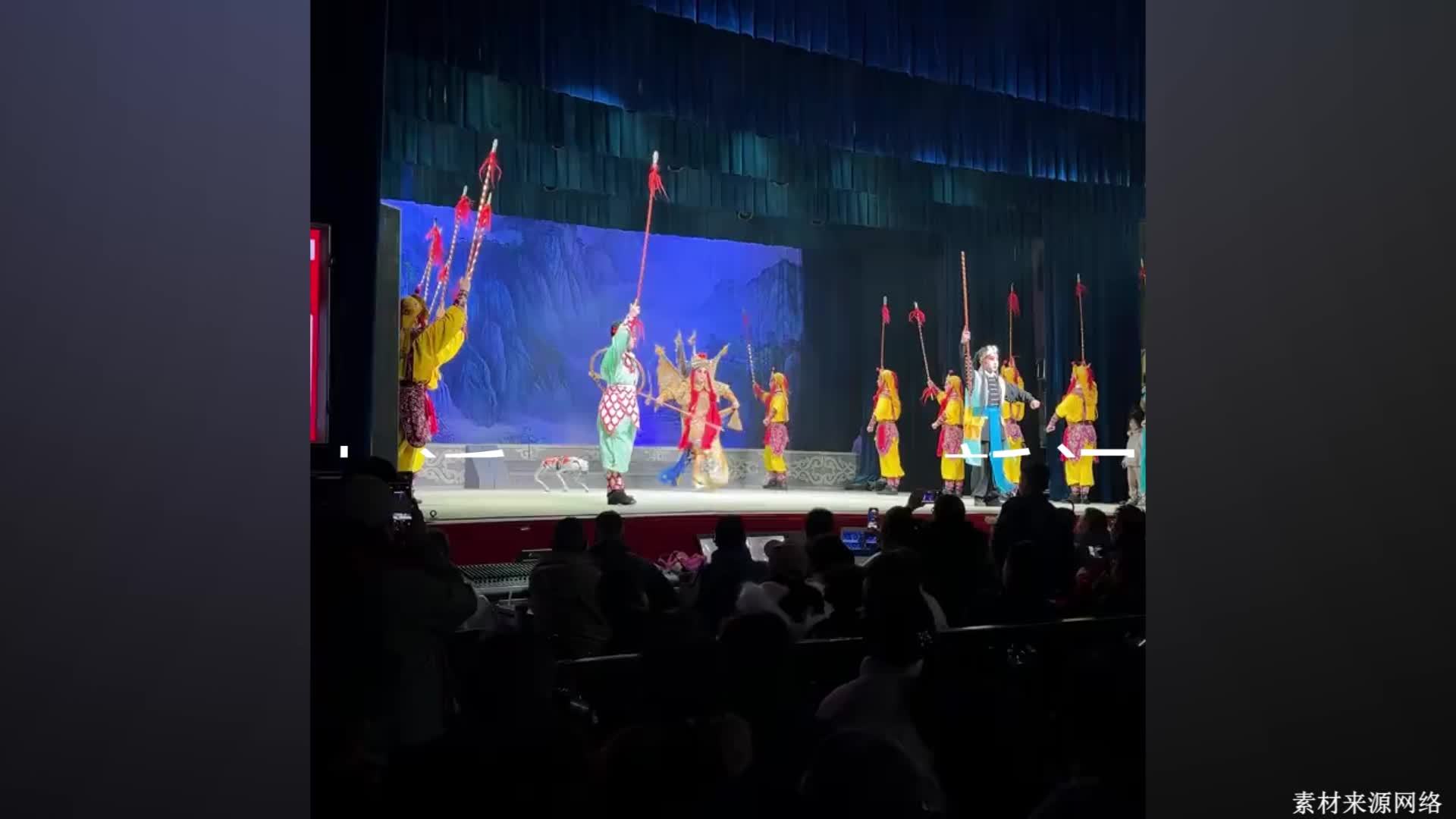 机器狗变身哮天犬表演戏剧，剧团：下个角色或是猪八戒被打回原形