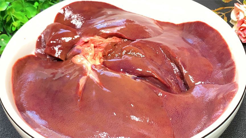 猪肝别只用清水洗了，等于吃毒素，教你正确做法，毒素腥味全跑光