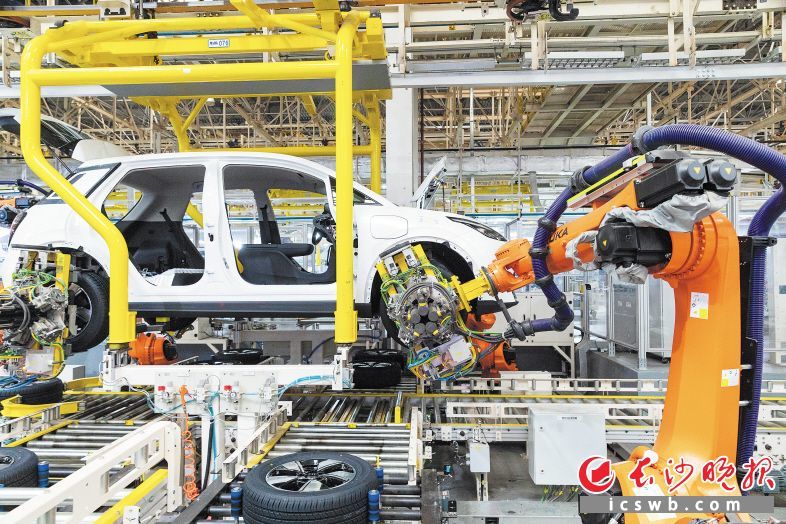 广汽埃安长沙智能生态工厂成为推动湖南新能源汽车产量增长的重要力量。 长沙晚报全媒体记者 董阳 摄