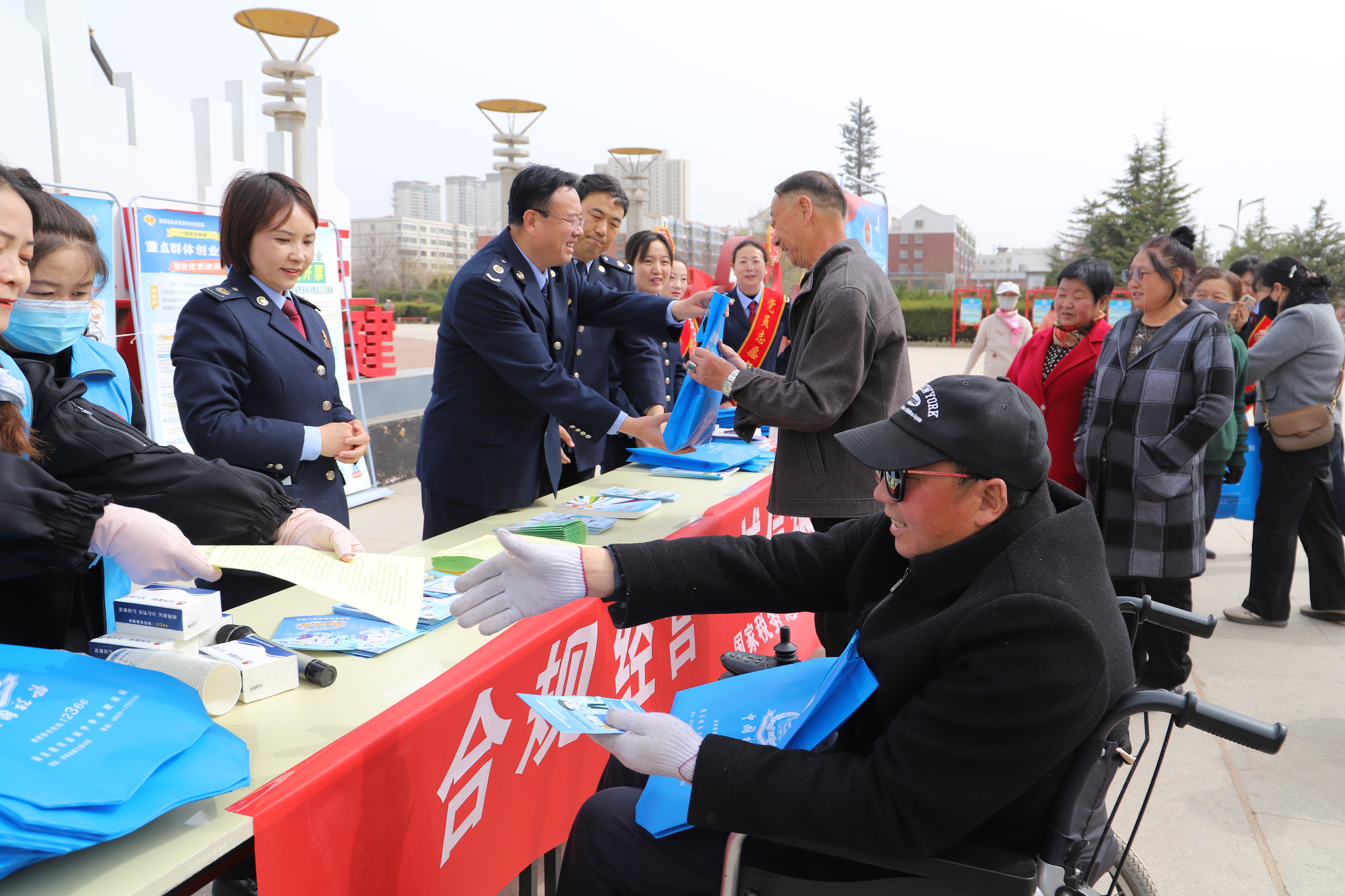 华亭：税惠春风行　法治润民心