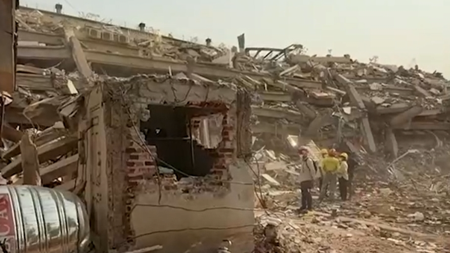 震后曼德勒：店铺重新开张，有人走路戴头盔，有人称酒吧音乐节奏声像余震