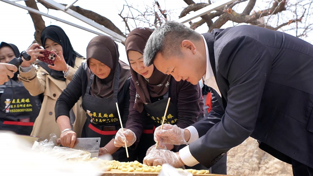 风闻｜千万粉丝网红游临夏　“小明正能量”邂逅了啥
