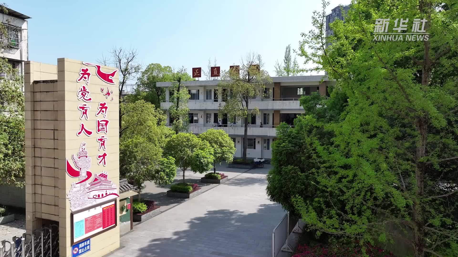 四川青神：推广“可躺式”课桌椅 助力学生健康成长