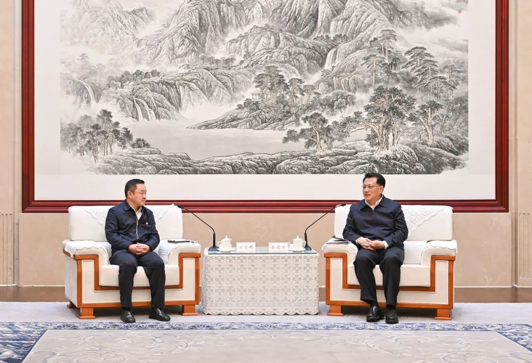 4月9日下午，市委书记袁家军会见中国国新党委书记、董事长徐思伟。刘力 摄