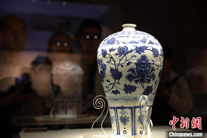 探访景德镇中国陶瓷博物馆 参观游客络绎不绝