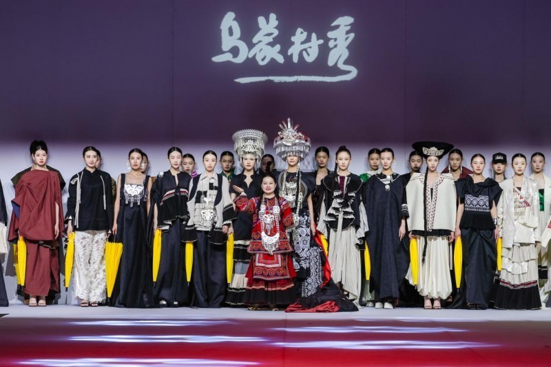 产业“跃”级,势启新元,2025中国国际时装周(春季)成功举办_凤凰网